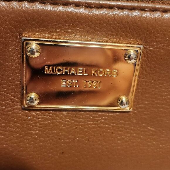 Michael Kors Brown Leather "Jet Set" Zip Around Wristlet Wallet Ret.$135 - Picture 3 of 8